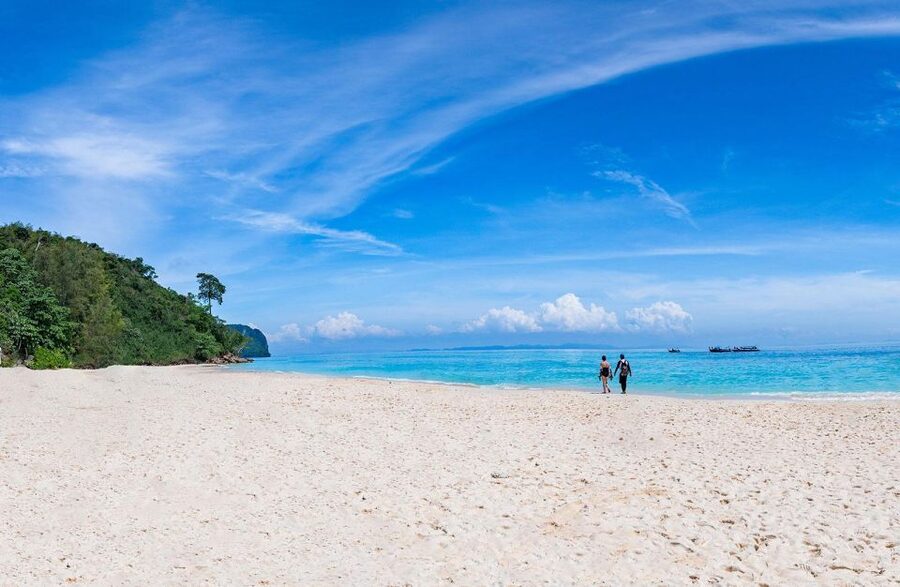 From Khao Lak: Bamboo & Phi Phi Islands, & Maya Bay Day Trip - Price and value: what $115 gets you (and where costs can pop up)