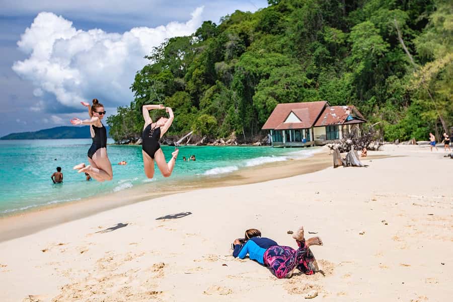 From Khao Lak: Bamboo & Phi Phi Islands, & Maya Bay Day Trip - Food, drinks, and what “included” looks like in the real world