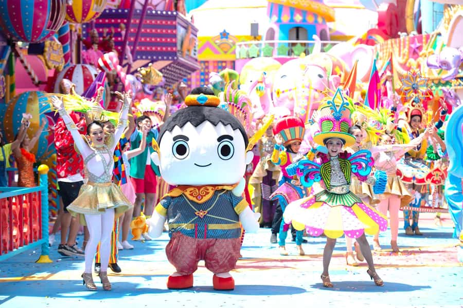From Khao Lak: Carnival Magic Phuket Ticket with Transfer - Pre-show activities: the time filler that can actually help