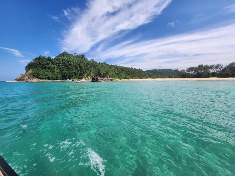 Khao Lak: Khao Na Yak Sightseeing & Snorkeling Small Group - Pontoon speedboat comfort: why this matters for snorkel days