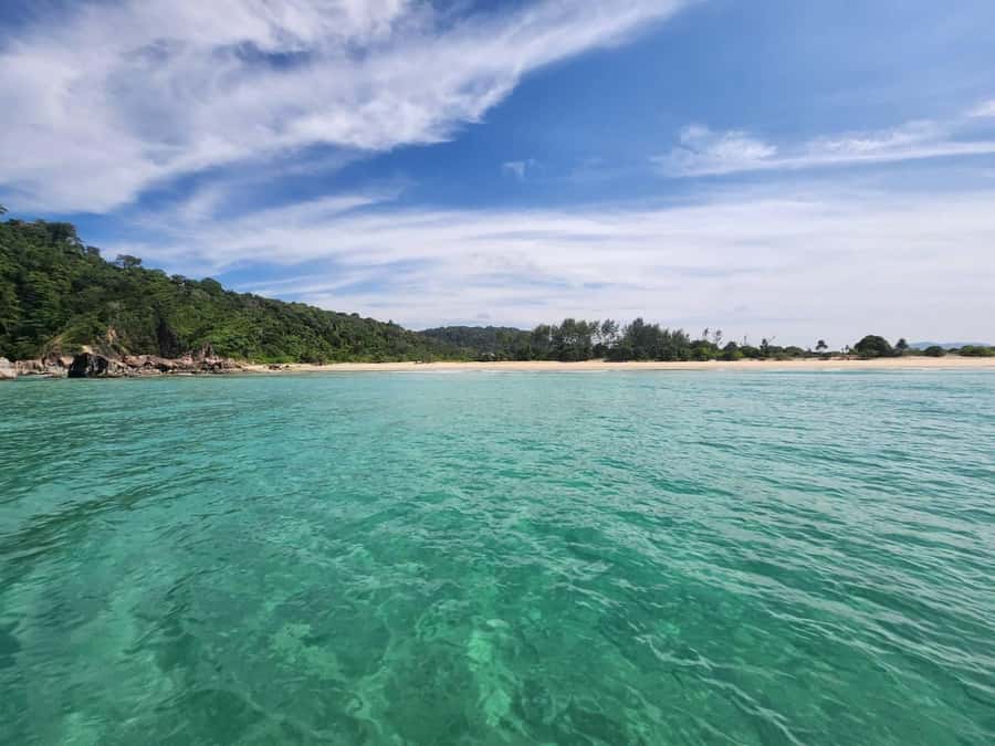 Khao Lak: Khao Na Yak Sightseeing & Snorkeling Small Group - How the day flows: snorkeling stops, then lunch and a breather on land