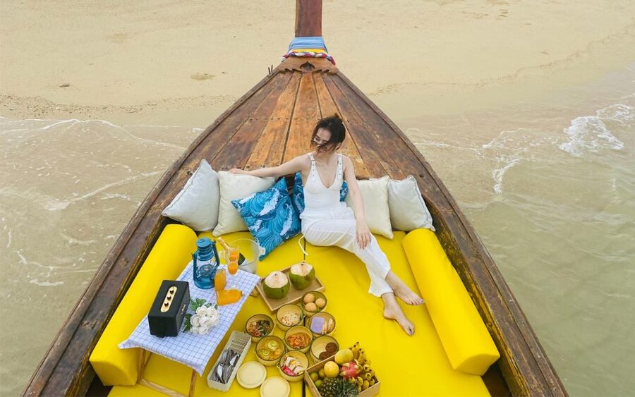 Khao Lak: Private Long-Tail Boat Trip to James Bond Island - Koh Panyee fishing village lunch: stilt houses and quick exploring