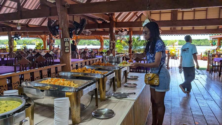 Khao Lak: Private Tour James Bond, Ko Panyi & Samet Nangshe - Optional kayaking through mangroves and caves