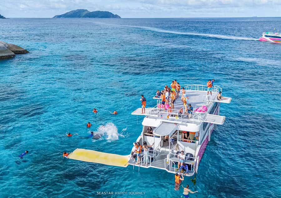 Khao Lak : Similan Islands Speed Catamaran Premium Morning - Khao Lak to the Similans: the premium morning ride you’re paying for
