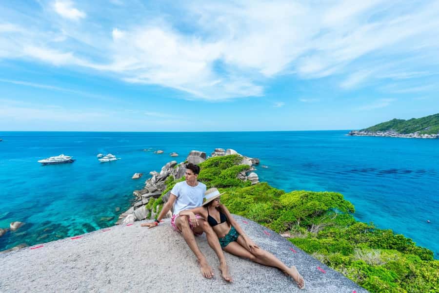 Khao Lak : Similan Islands Speed Catamaran Premium Morning - Thai lunch box on Ko Miang: simple fuel between swims