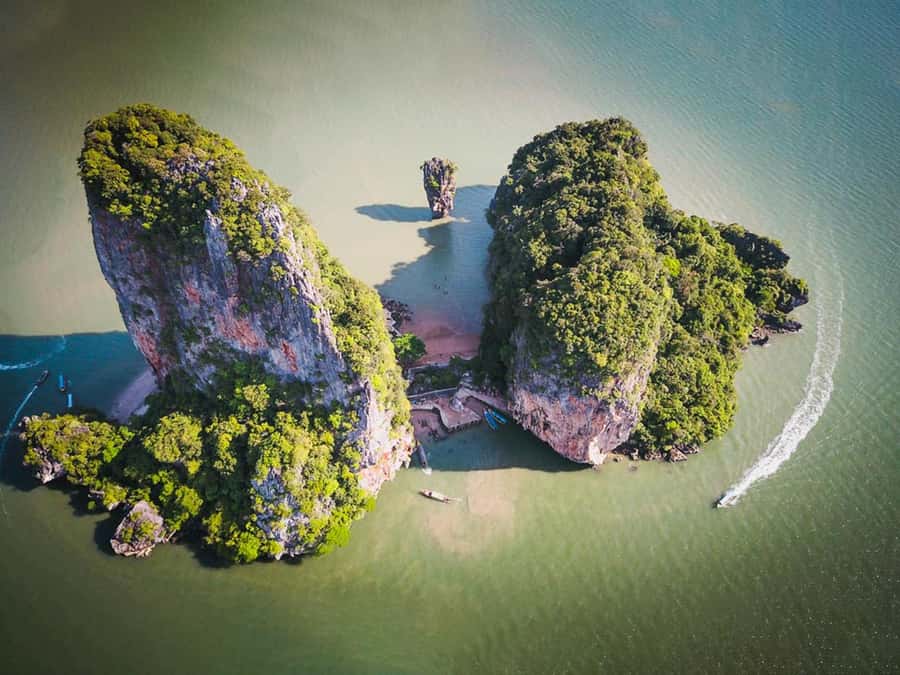 Phang Nga Bay: Longtail Boat Sightseeing Tour - Ko Tapu and James Bond Island: getting the classic photo moment