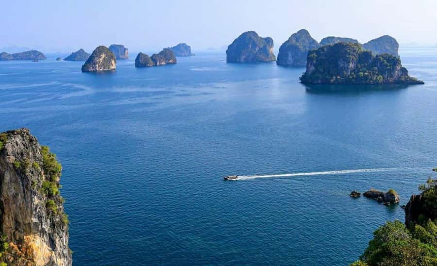 Phuket: Premium Day Trip to James Bond - Naka Island - Panyi Island lunch: a real break, not just food between boats