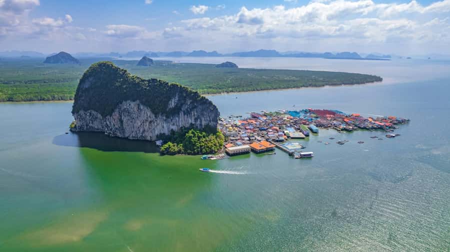 Phuket: Premium Day Trip to James Bond - Naka Island - Rang Yai Island: sunbathe or snorkel over the coral reef