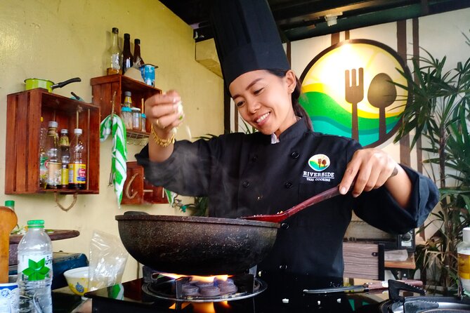 Riverside Thai Cooking Half Day Class - The market tour: Thai herbs, curry paste, and local ingredients
